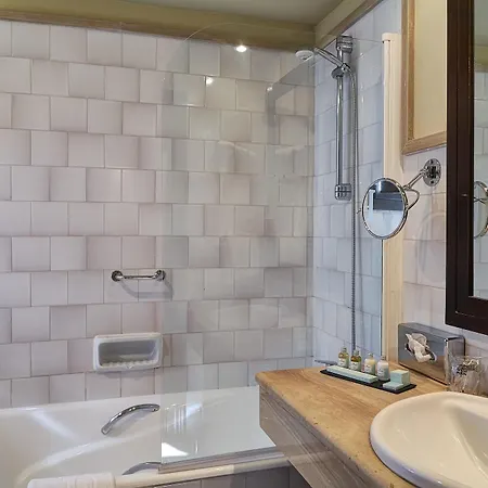 ホテル パラドール デ 4*